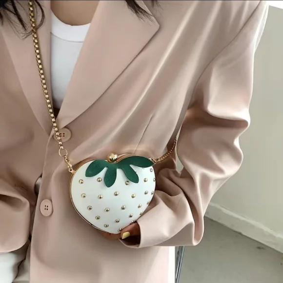 ✨️🤍 Mini WHITE Heart Shaped novelty Bag, Strawberry Design Rivets  Crossbody 🤍 - Picture 6 of 8